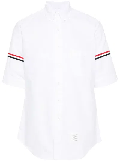 THOM BROWNE CLASSIC FIT SHORT SLEEVE SHIRT W/ RWB ARMBANDS IN OXFORD