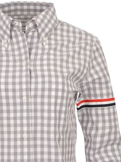 Thom Browne Classic Long Sleeve Point Collar Shirt W/armbands In Gingham Check Poplin In Gray