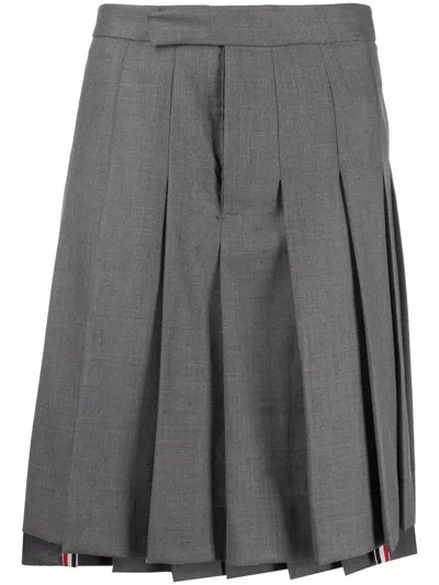 THOM BROWNE CLASSIC RISE BACKSTRAP KNEE LENGTH - FIT 1 - PLEATED SKIRT,MGC019A.00626 035 MED GREY