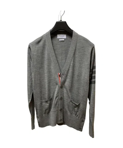 Thom Browne Classic V-neck Cardigan W/4 Bar Sleeve In Sustainable Fine Merino Wool In Gray
