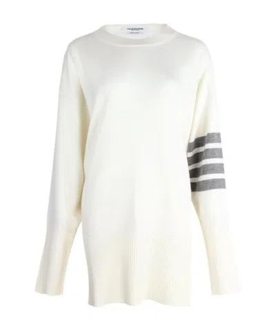 Thom Browne Exaggerated Fit Crew Neck 4-bar Jumper In White