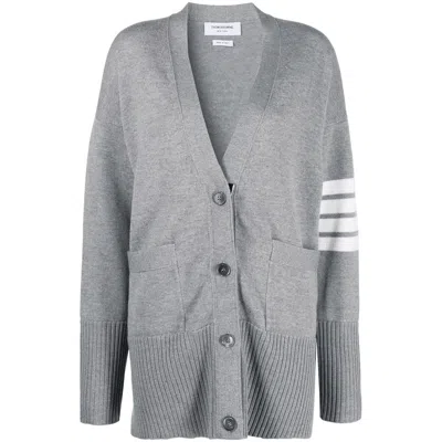 THOM BROWNE THOM BROWNE LIGHT GREY 4-BAR EXAGGERATED FIT V-NECK CARDIGAN