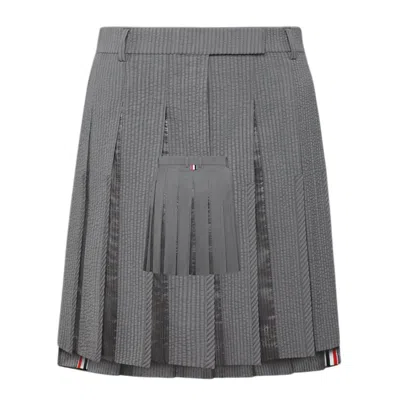 Thom Browne Low Rise Above Knee Pleated Skirt In Gray