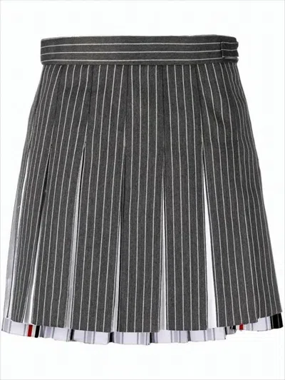 THOM BROWNE PLEATED DARK GREY MINI SKIRT WITH CONTRASTING ACCENTS