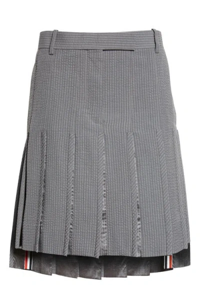 Thom Browne Pleated Low Rise Wool Seersucker Skirt In Gray