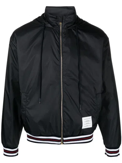 THOM BROWNE LEICHTE RIPSTOP-JACKE MIT LOGO-PATCH