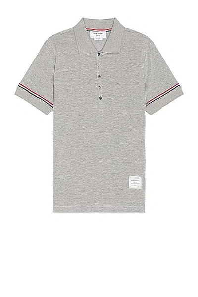 Thom Browne Rwb Stripe Short Sleeve Rib Cuff Polo In Medium Grey