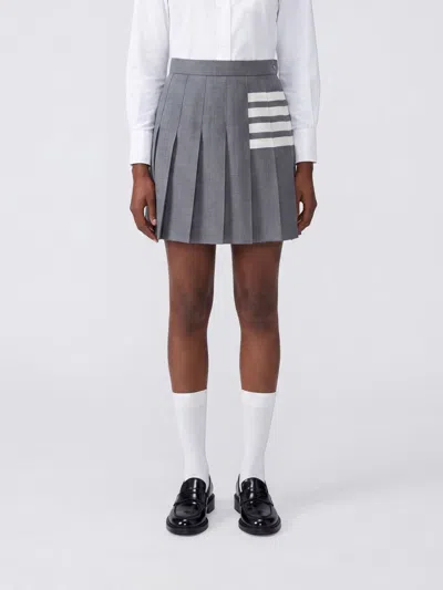 Thom Browne Logo Patch Pleated Mini Skirt In Gray