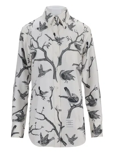 Thom Browne Classic Long Sleeve Button Down Point Collar Shirt In Engineered Bird Toile Printed Silk In White
