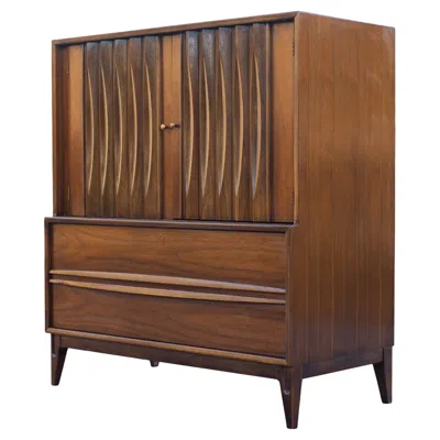 Pre-owned Thomasville Tiki Louvered 9-drawer Sculpted Walnut Dresser & Mirror Mid Century In Brown