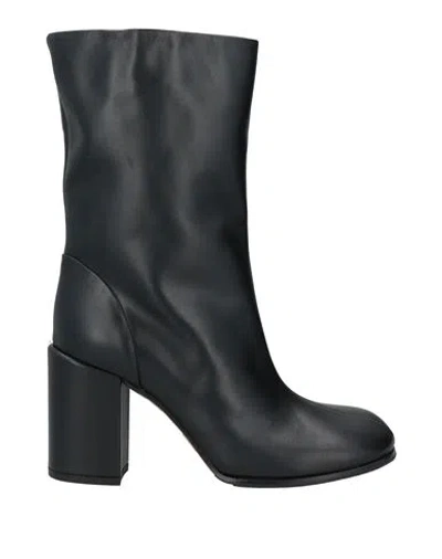 Thousands Woman Ankle Boots Black Size 8 Leather