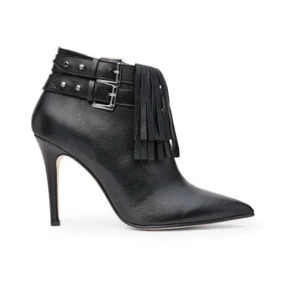 Tiannia Barnes Lady O In Black
