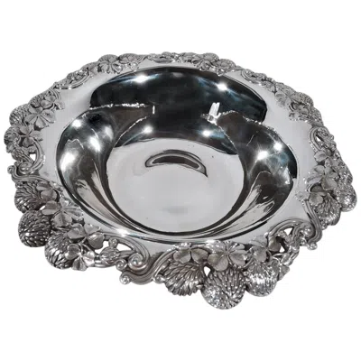 Pre-owned Tiffany & Co Tiffany Sterling Silver Bowl In Classic Clover Pattern