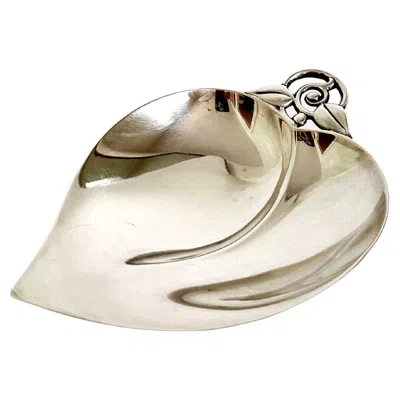 Pre-owned Tiffany & Co Vintage . Sterling Silver Nut Leaf Shaped Dish With Ball Feet In Sand