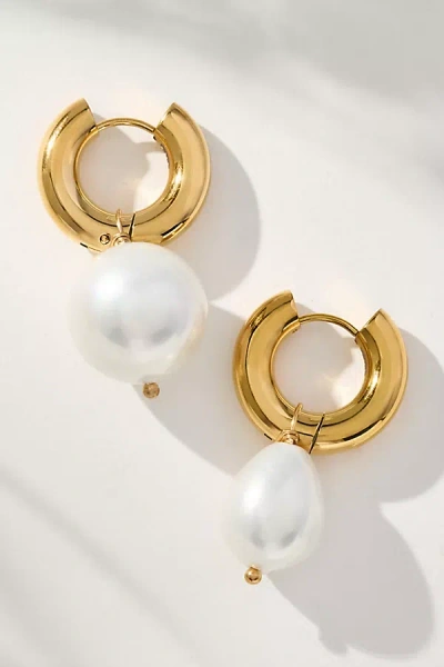 Timeless Pearly Drop Earrings In Gold