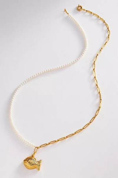 Timeless Pearly Fish Pendant Pearl Necklace In Gold
