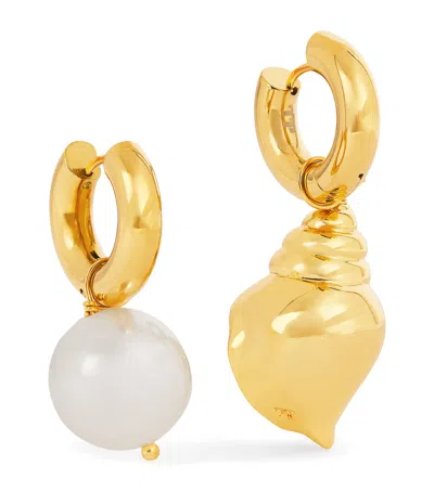 Timeless Pearly Pearl And Seashell Earrings In Gold