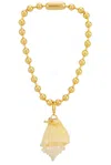 Timeless Pearly Shell Necklace In Gold