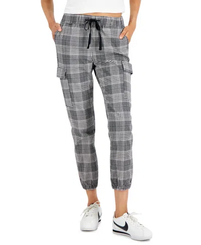 Tinseltown Juniors' Plaid Cargo Pull-on Jogger Pants In Black,white Plaid
