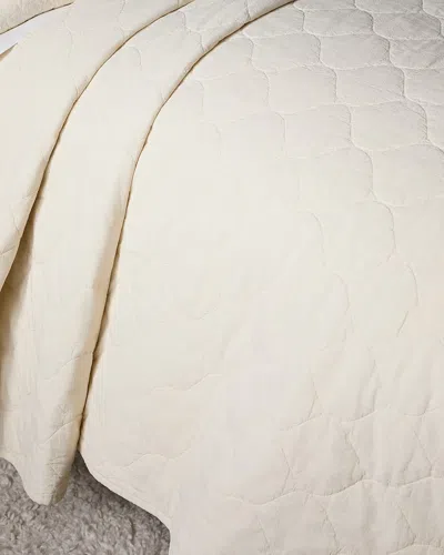 Tl At Home Gavin King Quilt In Ivory
