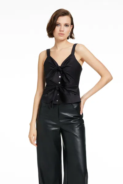 Toccin Dana Double Tie Front Top In Black