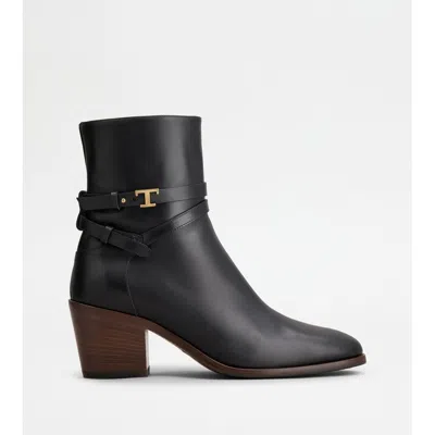 Tod's Ankle Boots In Leather In Black