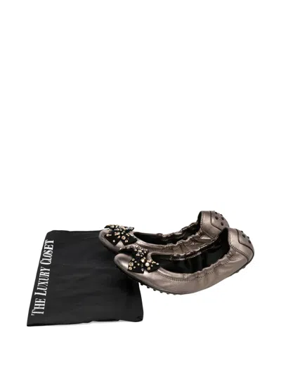 Pre-owned Tod's Crystal-embellished Bow Ballet Flats In Gray