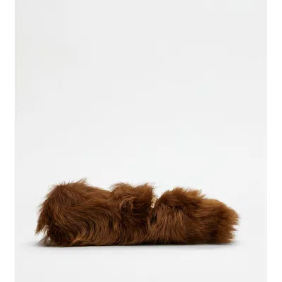 Tod's Gommino Driving Shoes In Fur In Brown
