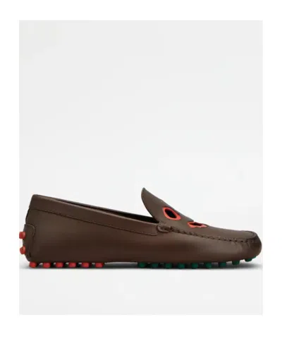 Tod's Gommino Loafers In Leather In Brown