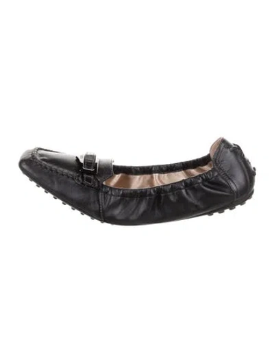 Pre-owned Tod's Leather Ballet Flats In Black