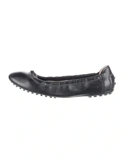 Pre-owned Tod's Leather Ballet Flats In Black