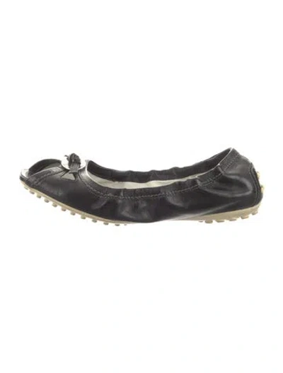 Pre-owned Tod's Leather Ballet Flats In Black