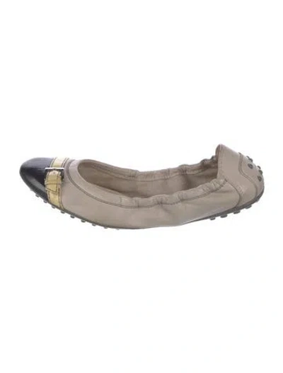 Pre-owned Tod's Leather Ballet Flats In Neutral