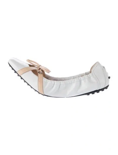 Pre-owned Tod's Leather Ballet Flats In White