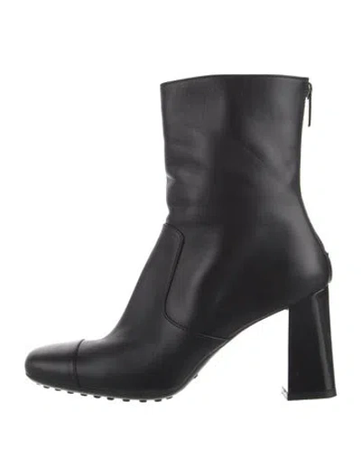 Pre-owned Tod's Leather Boots In Black