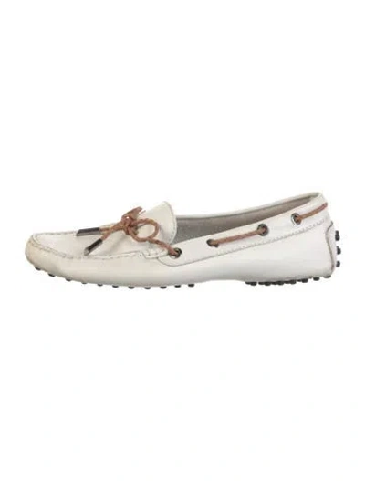 Pre-owned Tod's Leather Bow Accents Moccasins In White