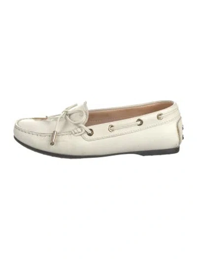 Pre-owned Tod's Leather Bow Accents Moccasins In White