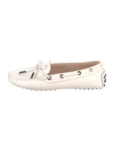 Pre-owned Tod's Leather Bow Accents Moccasins In White