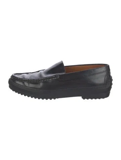 Pre-owned Tod's Leather Loafers In Black