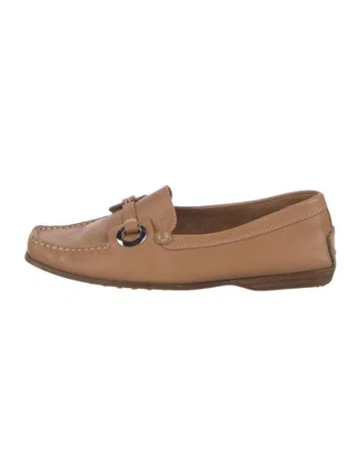 Pre-owned Tod's Leather Loafers In Neutral