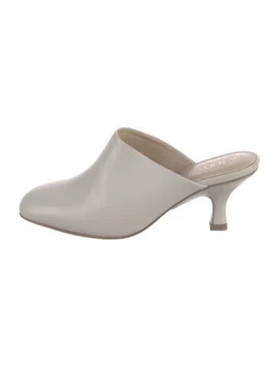 Pre-owned Tod's Leather Mules In Neutral
