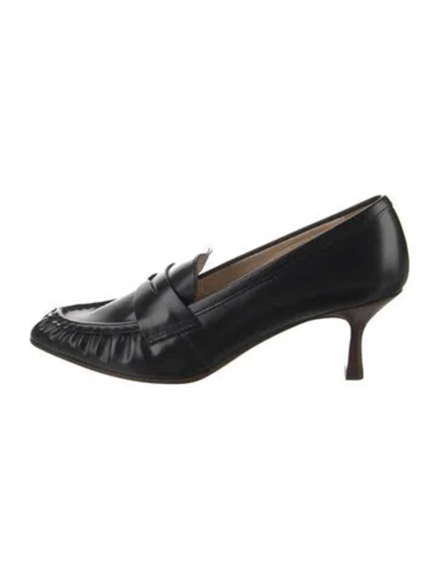 Pre-owned Tod's Leather Pumps In Black