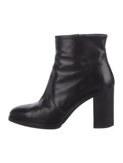 Pre-owned Tod's Leather Pumps In Black