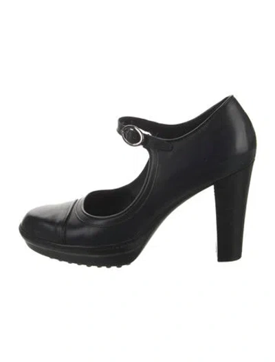 Pre-owned Tod's Leather Pumps In Black