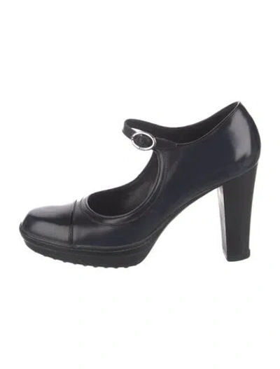 Pre-owned Tod's Leather Pumps In Black