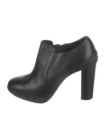 Pre-owned Tod's Leather Pumps In Black