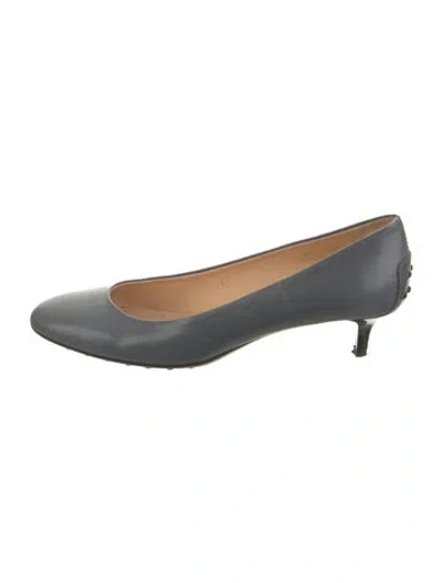 Pre-owned Tod's Leather Pumps In Gray