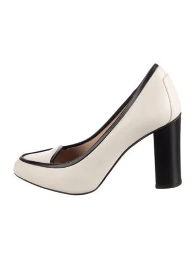 Pre-owned Tod's Leather Pumps In Neutrals
