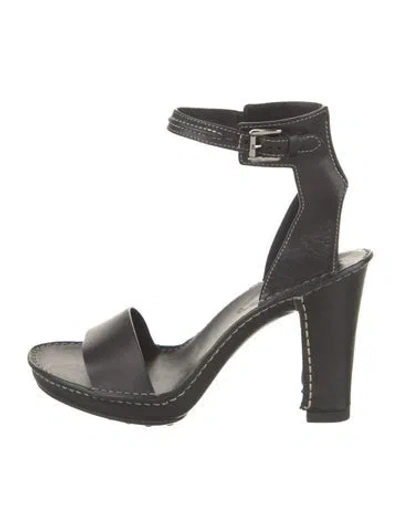 Pre-owned Tod's Leather Sandals In Black