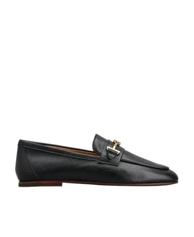 TOD'S TOD'S LOGO PLAQUE ALMOND TOE LOAFERS
